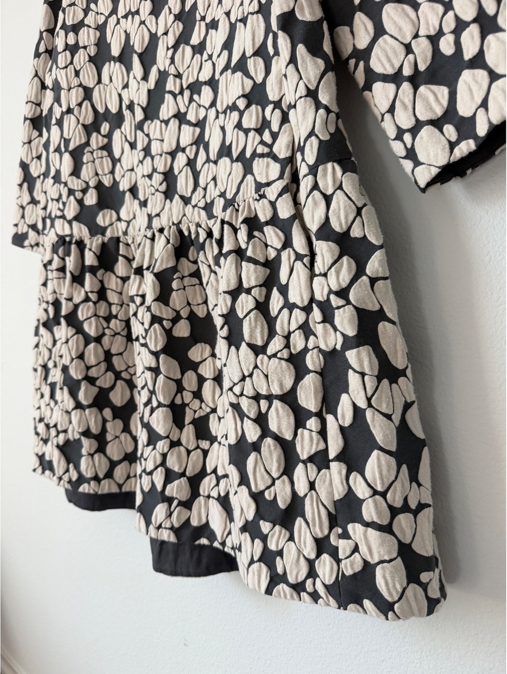 COS 3/4 Sleeve Round Neck Tiered Gray/Cream Textured Jacquard Mini Dress Size 6 - Picture 5 of 9